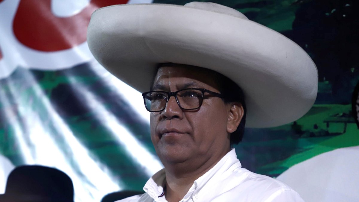 Roberto Sánchez: "Tenemos que derrotar a la mafia corrupta que hoy gobierna en el Perú"