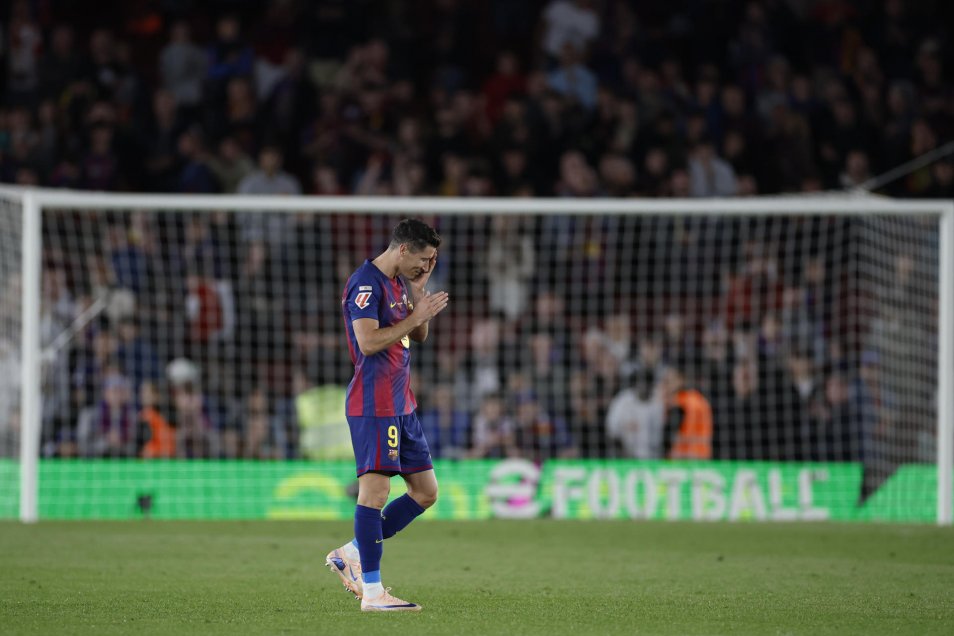 Un emocionado Robert Lewandowski se despidió de Camp Nou en el triunfo de Barcelona sobre Betis