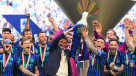 Inter recibió el trofeo de campeón de la Serie A tras su duelo ante Hellas Verona