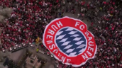 [VIDEO] ¡Increíble! Hinchas de Bayern Múnich festejaron con un escudo que los insultaba