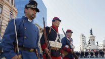 Homenaje de militares en retiro marcó ensayo del desfile del Día de las Glorias Navales