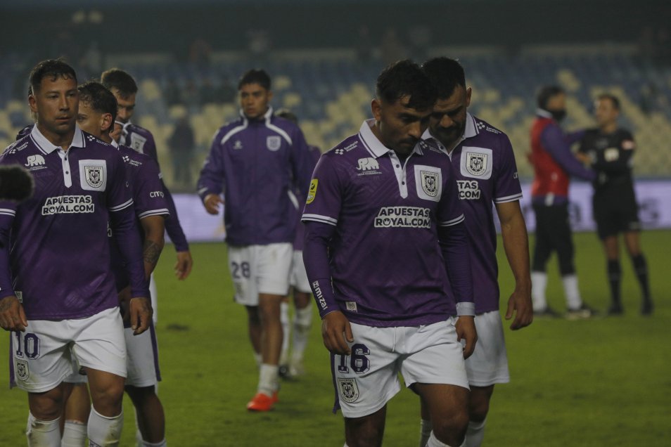La desazón de Deportes Concepción tras la derrota ante Everton en el "Ester Roa"
