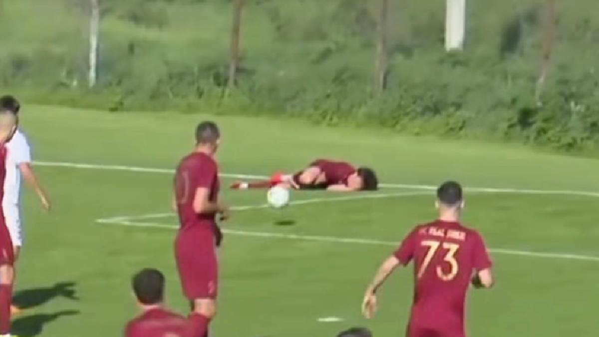 [VIDEO] El insólito autogol de un jugador lesionado en Moldavia