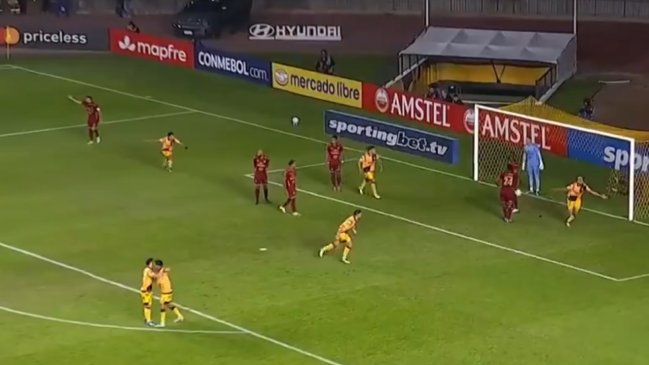 [VIDEO] Coquimbo sorprendió con jugada preparada y Manuel Fernández anotó ante Tolima