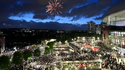   [VIDEO] Hinchas de Arsenal celebraron en el norte de Londres el anhelado título de la Premier 