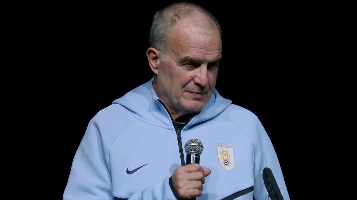 Marcelo Bielsa anunció su salida como DT de Uruguay después del Mundial