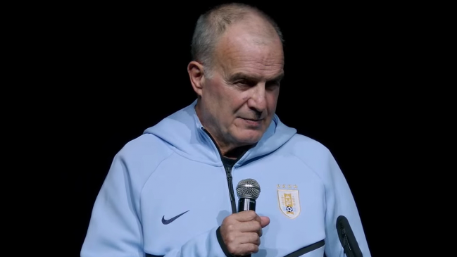 Marcelo Bielsa anunció su salida como DT de Uruguay después del Mundial
