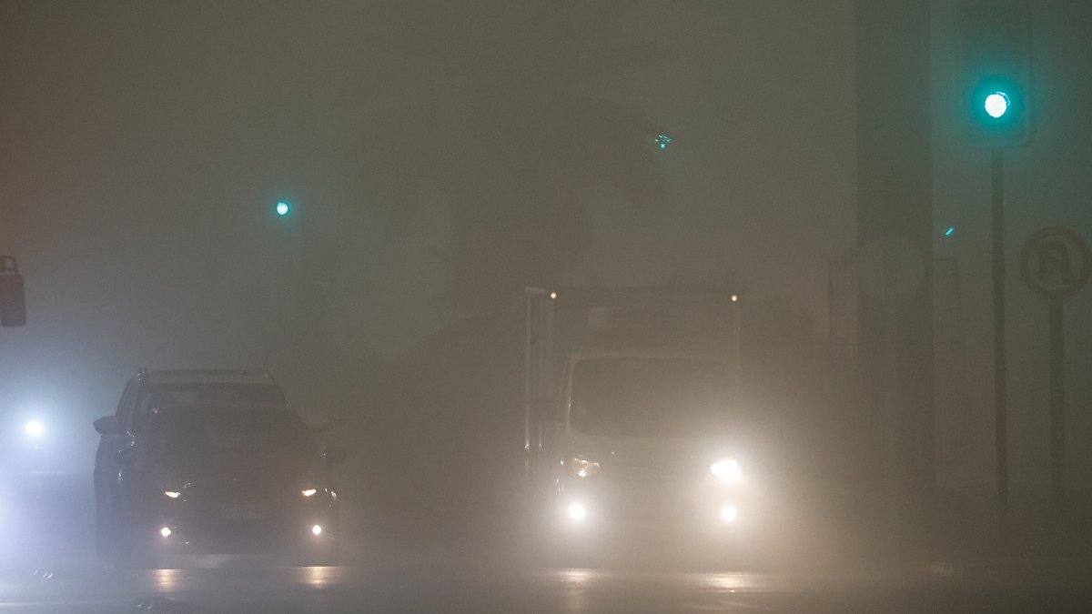 Frío y neblina se tomaron la mañana de Santiago