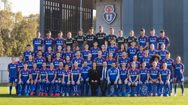 Planteles masculino y femenino de Universidad de Chile posaron juntos para la foto oficial