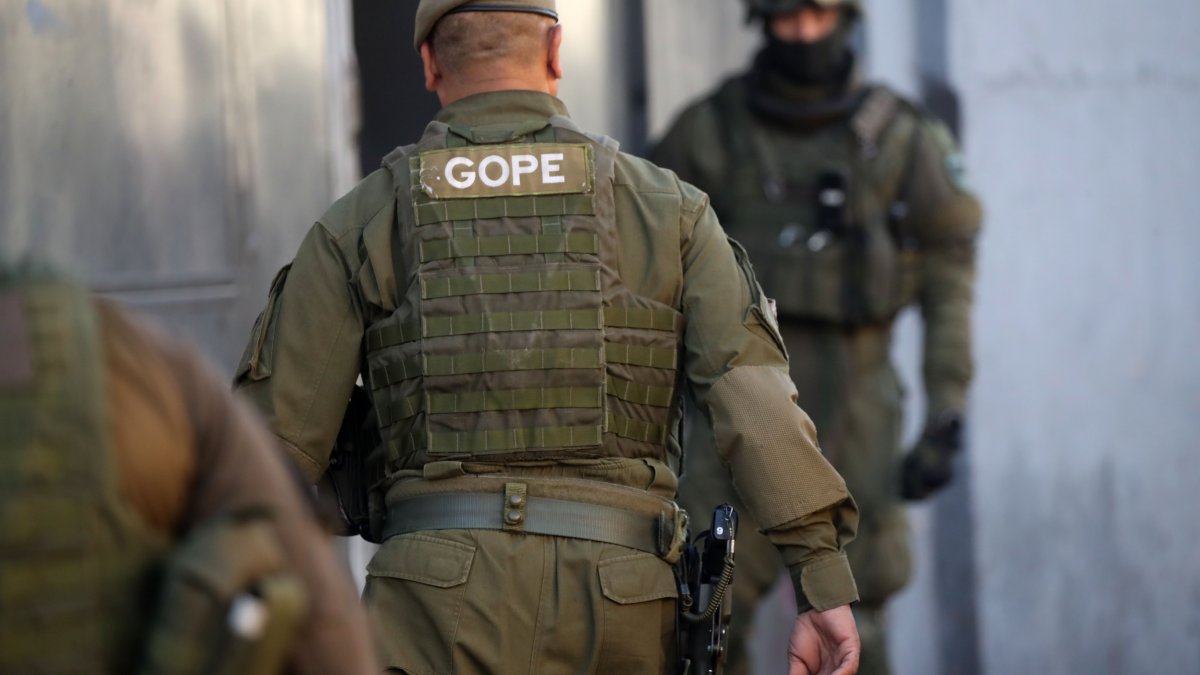 Investigan lanzamiento de artefacto con explosivos a penal de Quillota