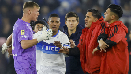 Tenso final marcó el cierre del clásico entre la UC y Colo Colo en el Claro Arena