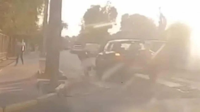 Conductor atropelló a mujer con su guagua en un coche en Quilicura