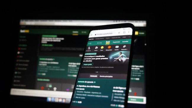 Senador propone impuesto retroactivo para apuestas online