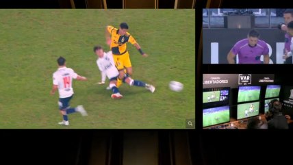   [VIDEO] Nacional quedó con 10 ante Coquimbo por durísima falta de Viera contra Salinas 