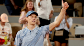 Jannik Sinner arrancó en Roland Garros con cómodo triunfo ante Clement Tabur