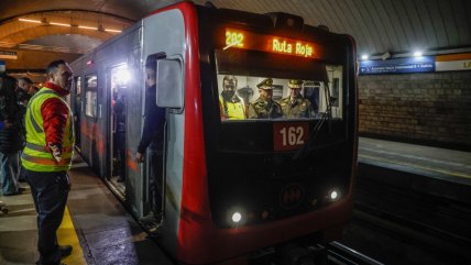   Carabineros realizó operativo de copamiento en estaciones de Línea 2 del Metro 