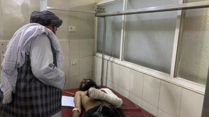   Afganistán: Al menos 20 muertos y 33 heridos tras volcar un camión con pasajeros 