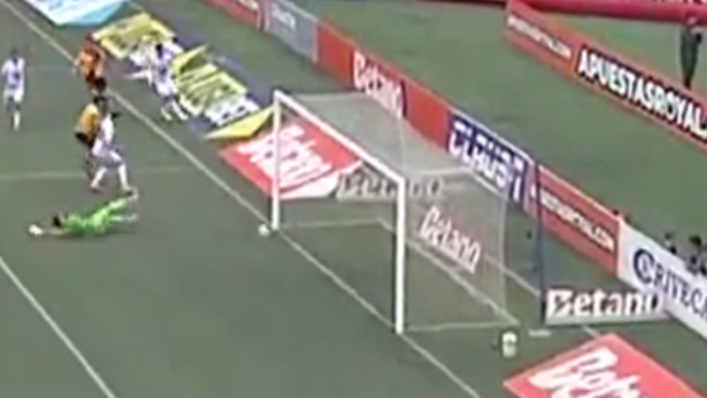 [VIDEO] El autogol de Alfonso Parot en el duelo de Limache y Coquimbo