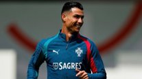 Cristiano Ronaldo encabeza contingente portugués que prepara amistoso con la Roja