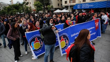 Santiago: Incidentes y estaciones de Metro cerradas por marcha de la Confech