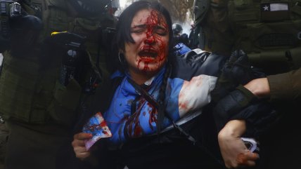 Marcha de la Confech terminó con enfrentamientos entre manifestantes y Carabineros