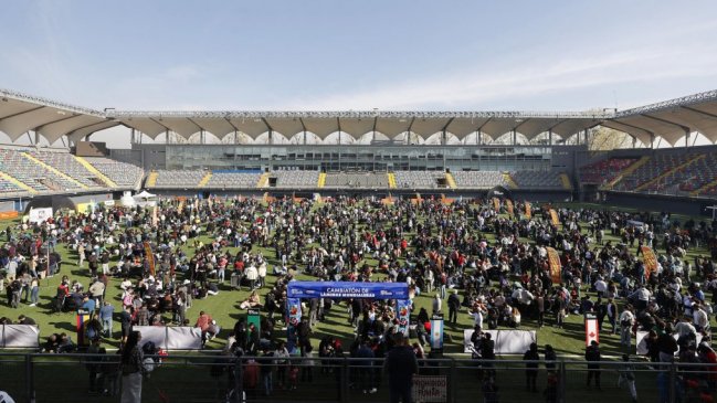 The Guardian también hizo eco de la locura chilena por el álbum del Mundial