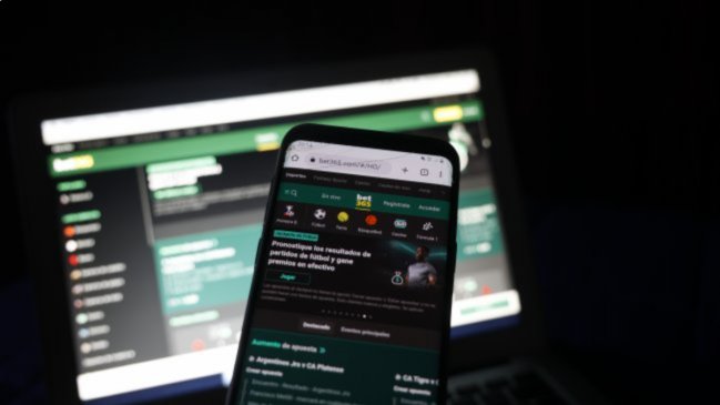 Senadores llevan a Contraloría resolución del SII a favor de apuestas online