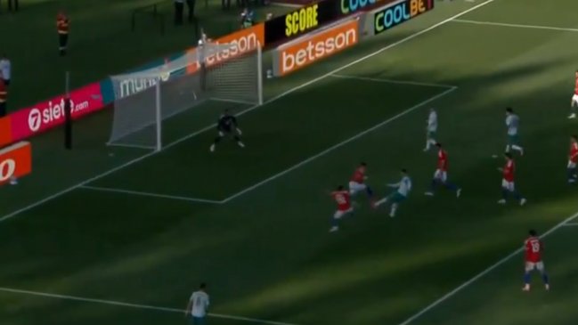 [VIDEO] ¡Notable! Vigouroux otra vez figuró y desvió un peligroso remate de Cristiano Ronaldo