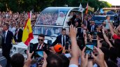 La polarización, los más vulnerables y los jóvenes, ejes del primer día del papa en España