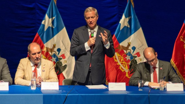 Megarreforma: Kast emplazó a "dejar la discusión entre ricos