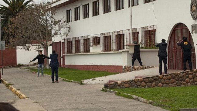 Sujeto armado provocó balacera frente a cuartel PDI de La Se