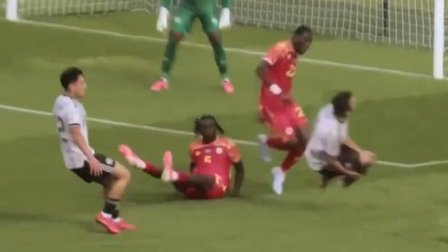 [VIDEO] ¿Era penal para Chile? La caída de Tapia que reclamaron todos en la Roja
