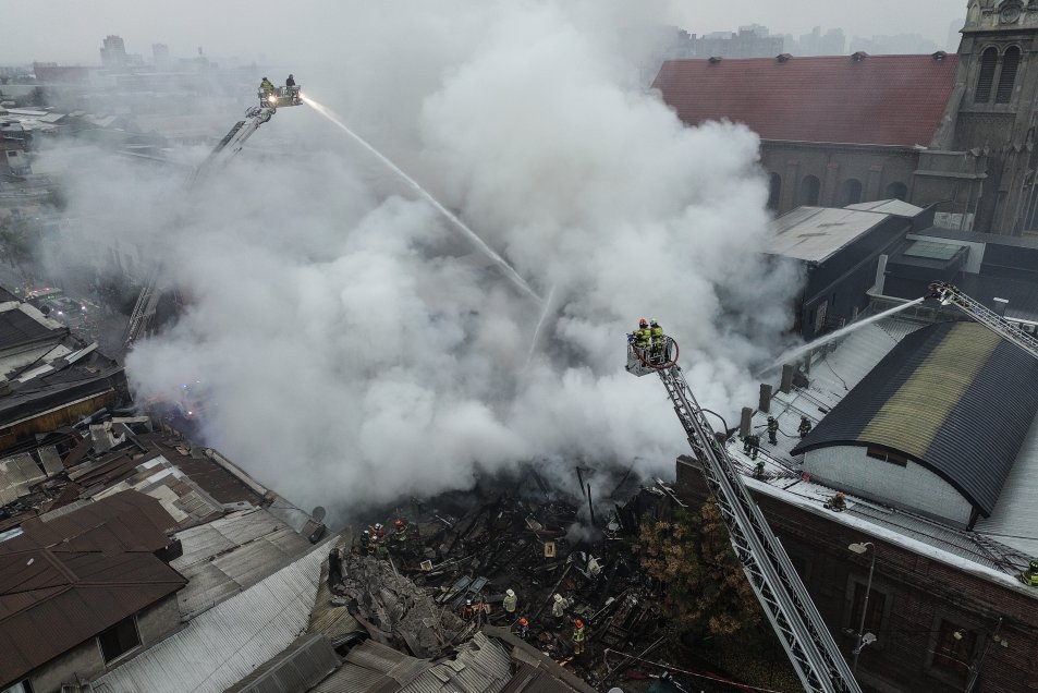 Violento incendio afectó a casona patrimonial en el centro d