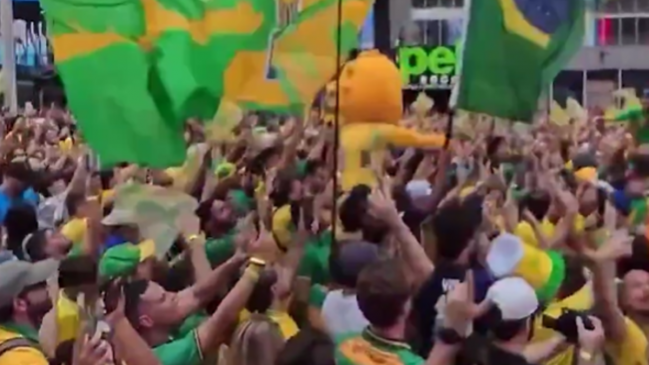 Hinchas brasileños se tomaron Times Square en la previa del debut ante Marruecos