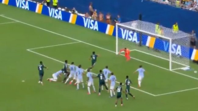 Muslera cedió un rebote y Arabia Saudita pegó el primer golpe a Uruguay en el Mundial