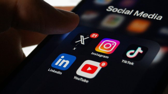 Redes sociales y videoplataformas superan por primera vez a los medios como vía de acceso a las noticias