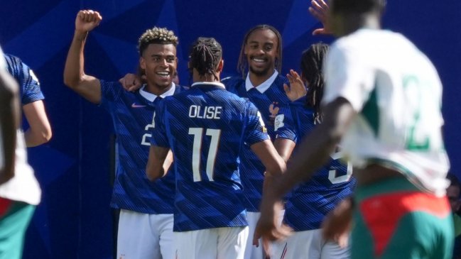 Bradley Barcola definió con categoría para el 2-0 de Francia sobre Senegal