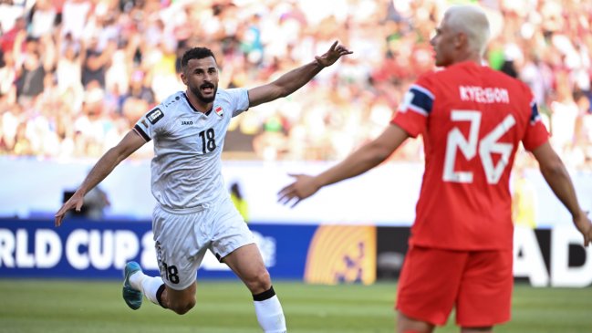 Aymen Hussein se convirtió en el tercer jugador en marcar un gol y un autogol en un duelo mundialista