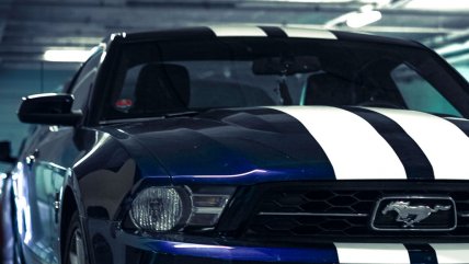 Robaron 16 autos desde un taller mecánico, incluido un Ford Mustang