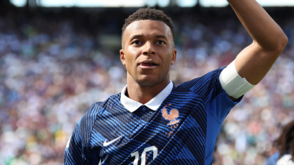 Francia se hizo respetar como candidato y superó a Senegal en su estreno mundialista