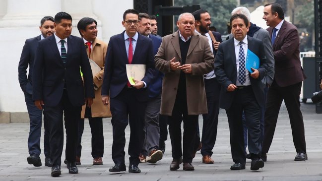 Presidente Kast se reunió con gobernadores regionales por recortes presupuestarios