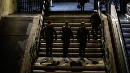 Ministro Arrau encabezó masivo copamiento policial en Línea 1 del Metro