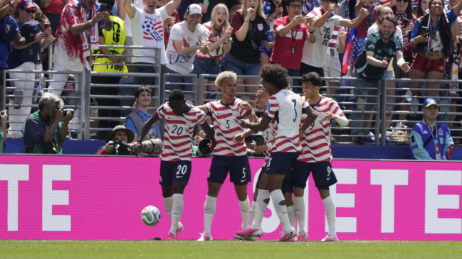 Estados Unidos pegó primero ante Australia con un autogol de Cameron Burgess