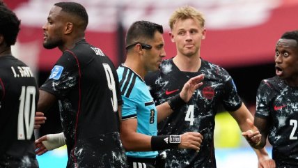   ¿Fanático de la Copa del Mundo? La curiosa imagen que dejó árbitro chileno en el Mundial 