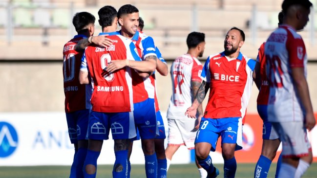 [VIDEO] Clemente Montes aumentó para la UC ante Copiapó en Copa Chile