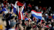 Imitaron a Japón: Hinchas de Paraguay limpiaron el estadio tras la victoria frente a Turquía