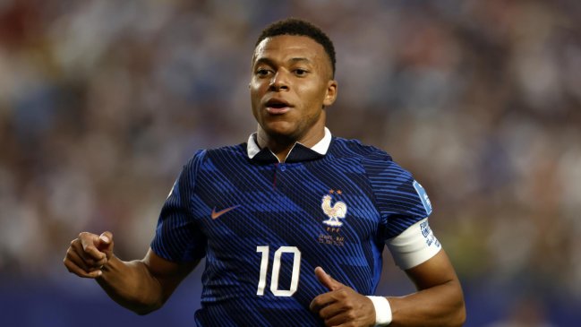 Mbappé firmó su doblete para Francia tras un grosero error defensivo de Irak
