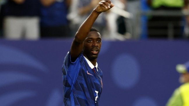 Dembelé soltó la diestra en el área y asestó el tercer golpe de Francia contra Irak