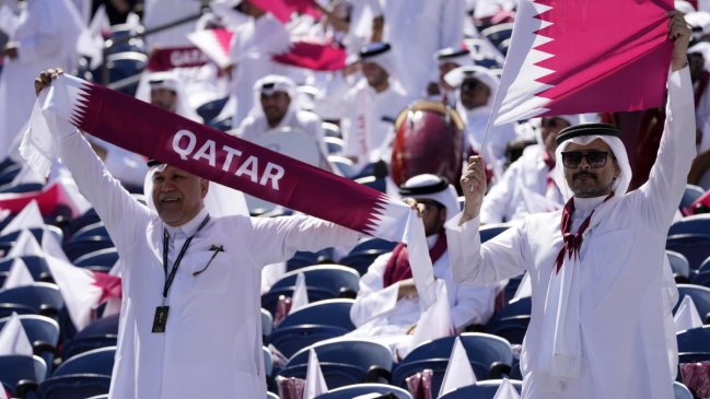 Medio denunció que Catar pagó a hinchas para apoyar a su selección en el Mundial
