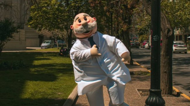 Justicia multa a Dr. Simi por uso de corpóreo en horario de calor extremo
